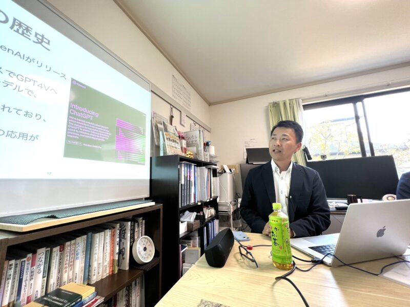 ChatGPTについて真剣に話すセミナー講師